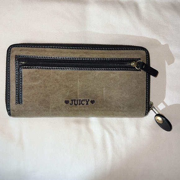 Juicy Couture Velour Zip Around Sectional Wallet - Picture 2 of 4